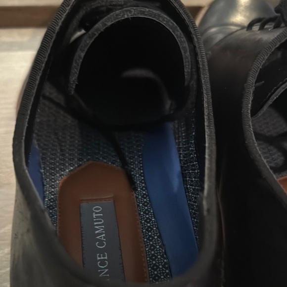 Vince‎ Camuto Black Leather Oxfords with Cap Toe - Picture 5 of 7